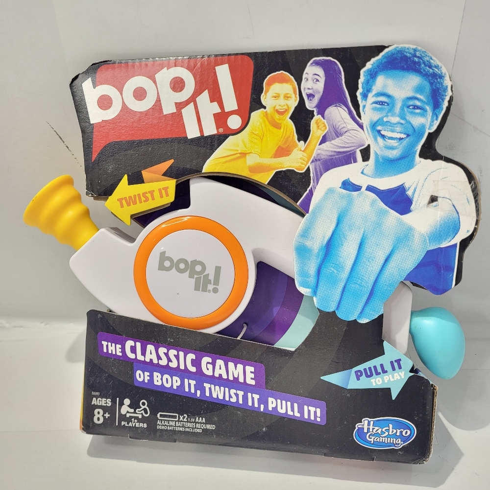 HASBRO GAMING BOP IT! THE CLASSIC BOP IT- TWIST IT- PULL IT! ELECTRONIC GAME NIB